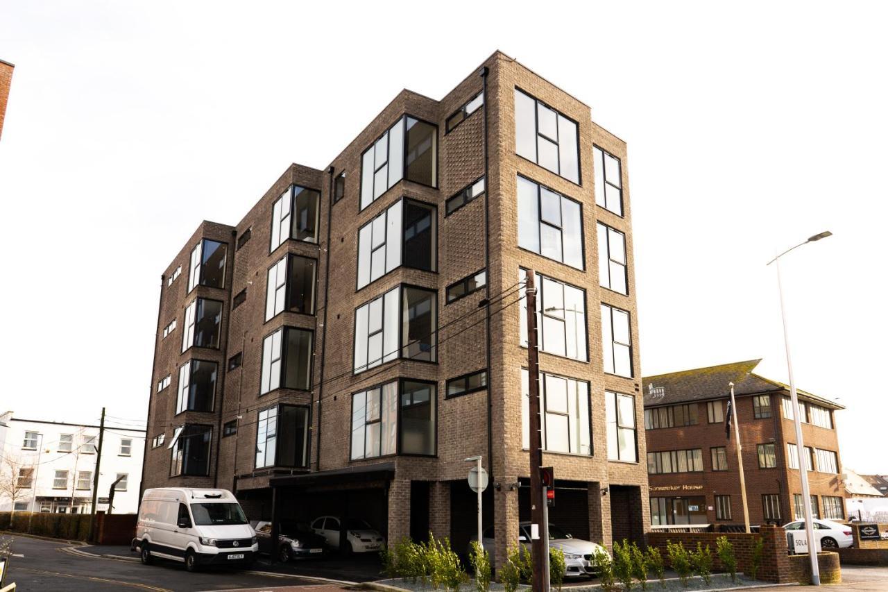 Beautiful Two Bedroom Harbour Side Apartment Poole Eksteriør billede