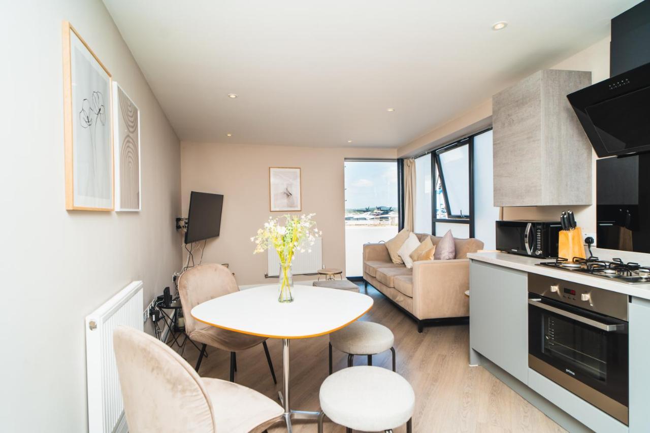 Beautiful Two Bedroom Harbour Side Apartment Poole Eksteriør billede