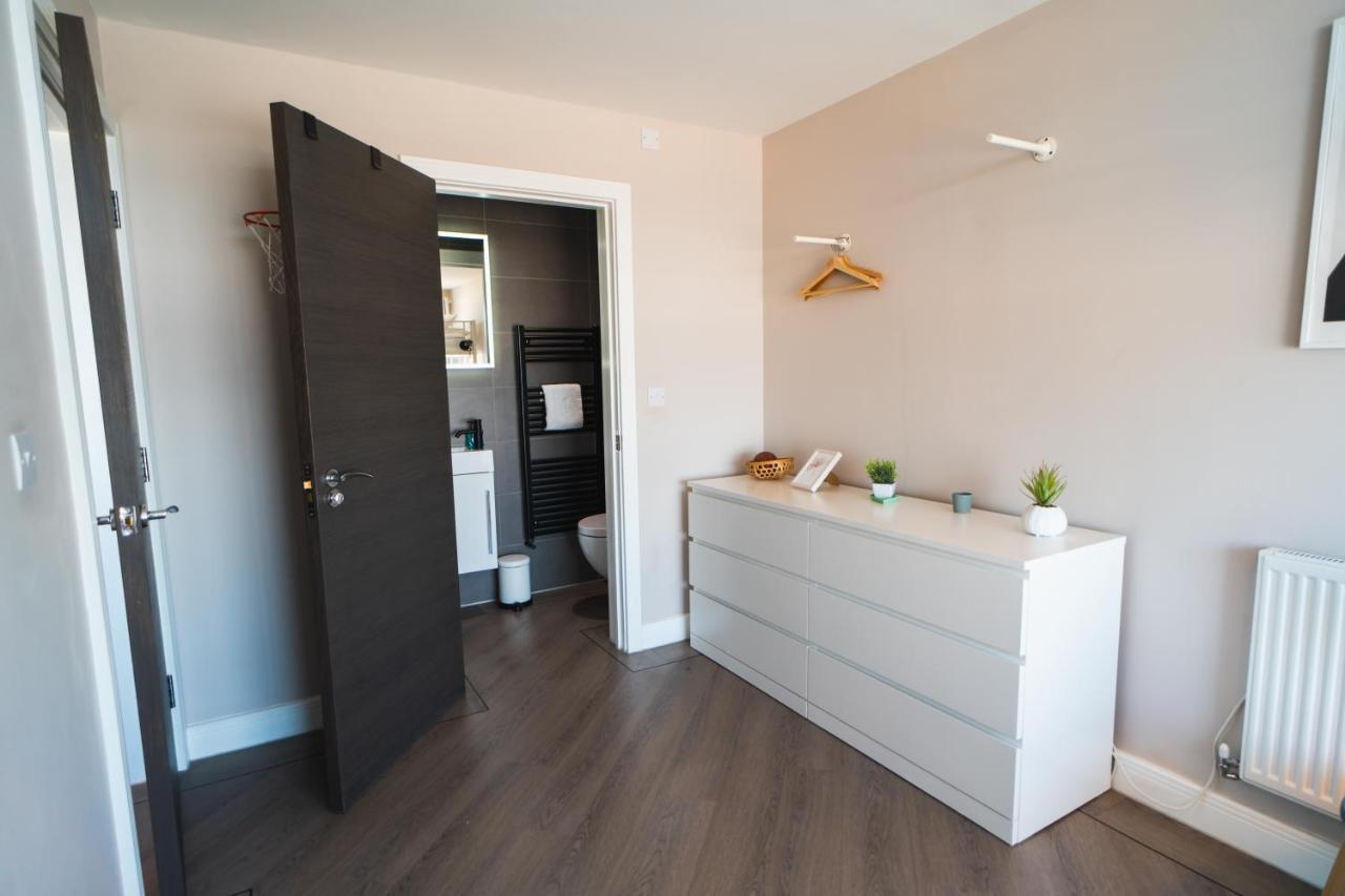 Beautiful Two Bedroom Harbour Side Apartment Poole Eksteriør billede