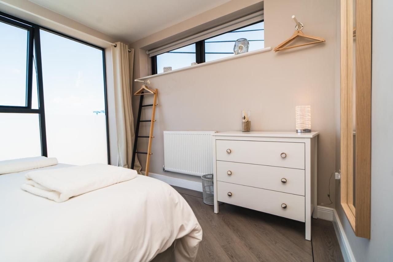Beautiful Two Bedroom Harbour Side Apartment Poole Eksteriør billede